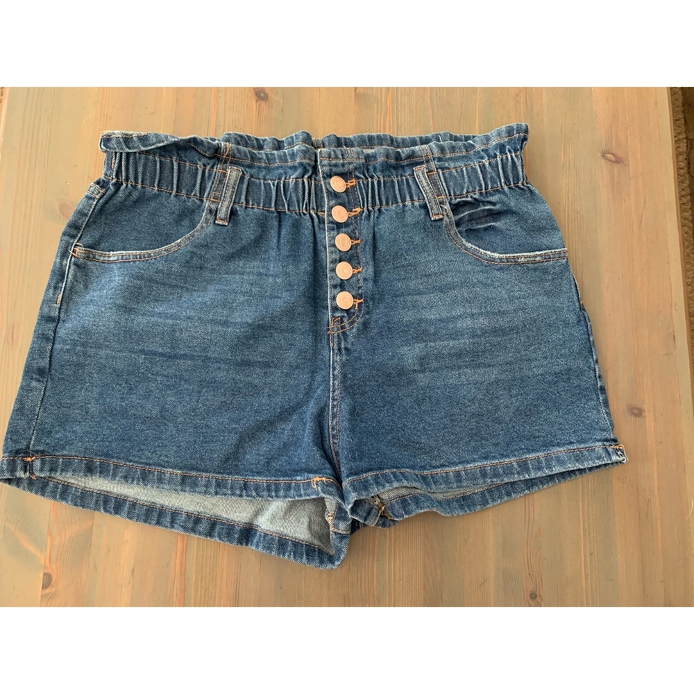 Woman’s high waisted  denim shorts